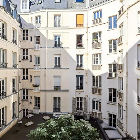 Charming Apt, Metro 4 & Rer B, 6 Guests, Cdg Access, 1-2 * باريس