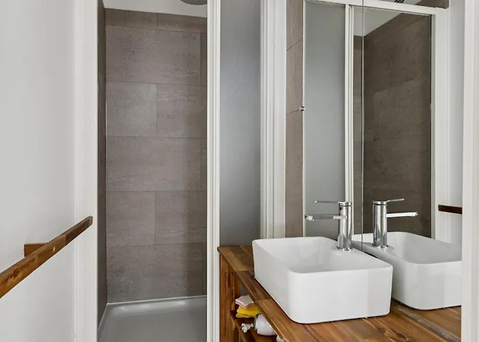 Charming Apt, Metro 4 & Rer B, 6 Guests, Cdg Access, 1-2 *