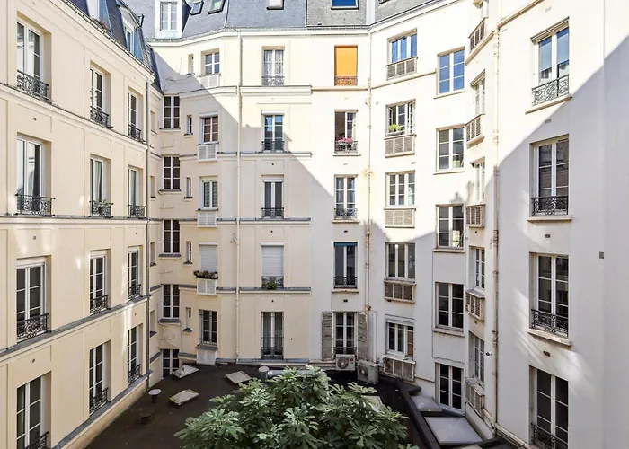 Charming Apt, Metro 4 & Rer B, 6 Guests, Cdg Access, 1-2 * باريس